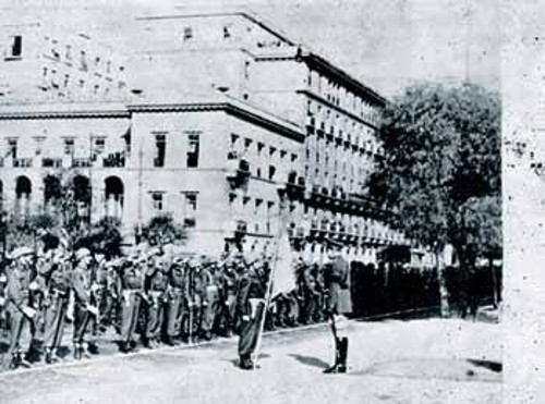 Οταν οι ιμπεριαλιστές έστελναν τον στρατό τους να τσακίσει το λαό της Κορέας, η ΕΣΣΔ στεκόταν στο πλευρό του (στη φωτογραφία το ελληνικό εκστρατευτικό σώμα που πήγε να πολεμήσει τον Κορεατικό λαό)