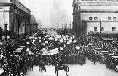«Πορεία πείνας» εργατών στο Σικάγο το Μάη του 1930. «Πορείες πείνας» γινόταν καθημερινά σε όλες τις μεγάλες πόλεις των ΗΠΑ.