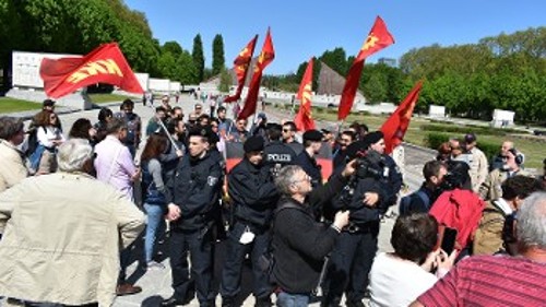 Από την εκδήλωση του ΚΚΕ και του TKP που προκάλεσε την παρέμβαση της γερμανικής αστυνομίας