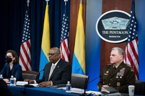 Ο Αμερικανός υπουργός Αμυνας οργάνωσε - μέσω τηλεδιάσκεψης - τη δεύτερη συνάντηση στρατιωτικού συντονισμού των ΗΠΑ και των συμμάχων τους κατά της Ρωσίας
