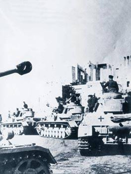 Γερμανικά άρματα μπροστά στην Ακρόπολη