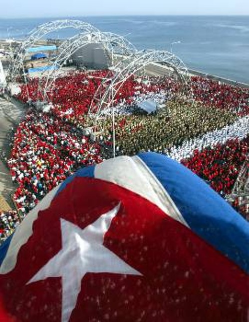 Χιλιάδες Κουβανοί,βγήκαν στους δρόμους για να διαδηλώσουν ενάντια στα πρόσφατα αντικουβανικά μέτρα που ανακοίνωσε ο Πρόεδρος των ΗΠΑ