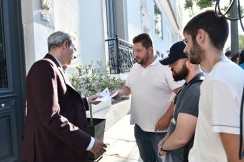 Στην πρεσβεία της Ισπανίας στην Αθήνα επιδόθηκε υπόμνημα καταδίκης της σφαγής