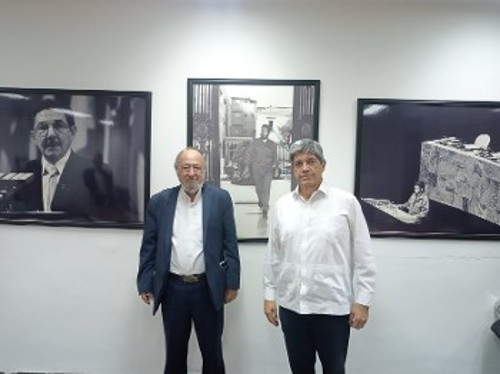 Ο Γ. Μαρίνος με τον Κάρλος Φερνάντες ντε Κοσίο, υφυπουργό Εξωτερικών της Κούβας