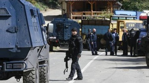 Κατά την πρόσφατη κρίση στο Κόσοβο, οδικές αρτηρίες προς τα διοικητικά σύνορα με τη Σερβία αποκλείστηκαν από Σέρβους με οδοφράγματα