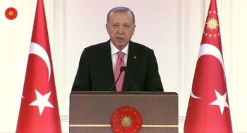 «Η επικαιροποίηση της πολιτικής γεωγραφίας φέρνει ως αποτέλεσμα και την επικαιροποίηση των δογμάτων ασφαλείας», είπε ο Ερντογάν, ενώ μίλησε ξανά για «σύνορα της καρδιάς μας»
