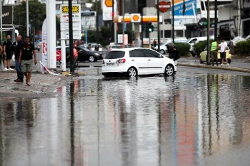 Η Χαμοστέρνας έκλεισε ξανά χτες λόγω της πλημμύρας