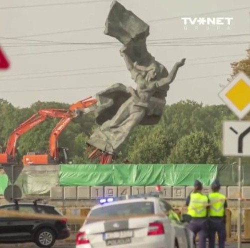 Από την πρόσφατη καταστροφή του αντιφασιστικού μνημείου στη Ρίγα