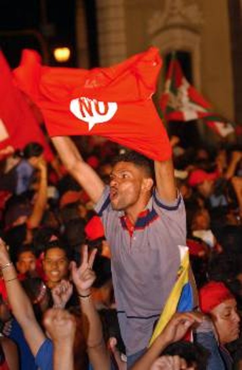 Από τις λαϊκές κινητοποιήσεις στη διάρκεια του πρόσφατου δημοψηφίσματος και την αποτυχία της αντίδρασης να ανατρέψει την κυβέρνηση Τσάβες