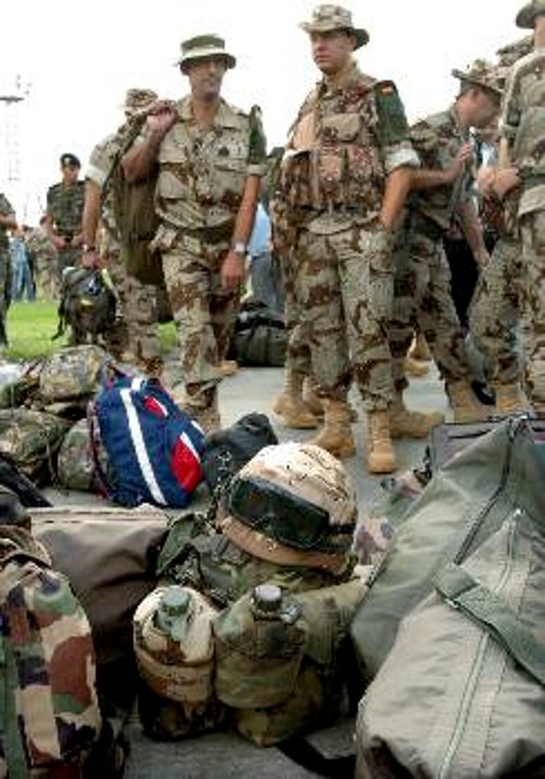 Ισπανοί στρατιώτες αποχωρούν για το Αφγανιστάν