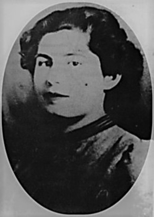 Η άγρια βασανισμένη και δολοφονημένη κομμουνίστρια δασκάλα από τον Παλαμά Καρδίτσας Βαγγελιώ Κουσιάντζα (1918-1947), που την μετέφερε τραυματισμένη μέσα στο πυκνό χιόνι των κορυφογραμμών των Αγράφων. Εγραψε για αυτήν μονογραφία στη μνήμη της, γιατί, όπως έλεγε: «Ηταν η πιο φλογερή αγωνίστρια που γνώρισα»
