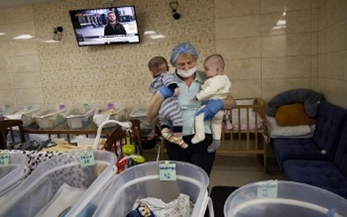 Κλινική στην Ουκρανία που προσφέρει «υπηρεσίες» παρένθετης μητρότητας