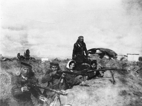 Γυναίκες και άνδρες Άραβες μαχητές κατά την εξέγερση του 1936-1939