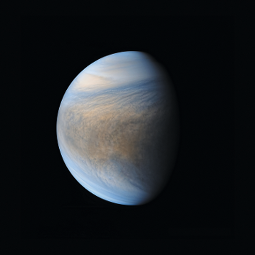 Η ατμόσφαιρα της Αφροδίτης, που φαίνεται σε αυτήν τη συνθετική (σχηματισμένη από πολλές άλλες) φωτογραφία, από την ιαπωνική διαστημοσυσκευή «Ακατσούκι», περιέχει παχιά νέφη θειικού οξέος