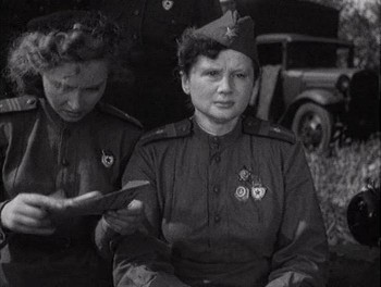 Μία σκηνή από τη σοβιετική ταινία «Αστέρι» (1949) του Αλεξάντρ Ιβανόφ, που βασίστηκε στην ομώνυμη νουβέλα του Εμμανουήλ Καζακέβιτς