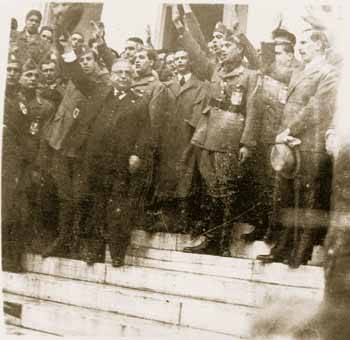 Ο Μεταξάς, εν μέσω υποτακτικών του