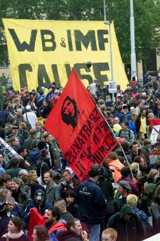 Από τη διαδήλωση στην Πράγα κατά τη διάρκεια της συνεδρίασης της Παγκόσμιας Τράπεζας και του ΔΝΤ