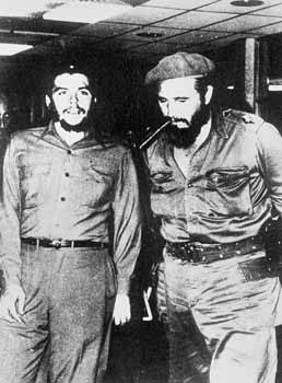 Ο Φιντέλ Κάστρο με τον Τσε Γκεβάρα, τις πρώτες μέρες μετά τη νίκη της Κουβανικής Επανάστασης