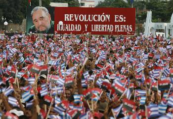 Ο λαός της Κούβας, ενωμένος, στηρίζει την Επανάστασή του