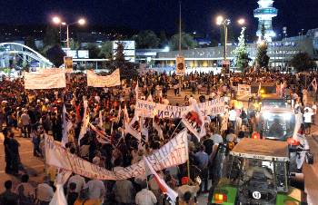 Χιλιάδες λαού συμμετείχαν στο συλλαλητήριο που διοργάνωσαν το ΠΑΜΕ, η ΠΑΣΥ και η ΣΕΑ ΕΒΕ στη Θεσσαλονίκη κατά της αντιλαϊκής πολιτικής