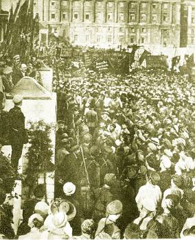 Ο Λένιν σε ομιλία του σε πλατεία της Πετρούπολης, 19 του Ιούλη 1920