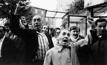 Το Μάη του '68 η συμμετοχή στις εργατικές διαδηλώσεις του Παρισιού έφτασε περίπου τα 2 έως 2,5 εκατομμύρια άτομα. Σε όλη τη χώρα απέργησαν περίπου δέκα εκατομμύρια εργάτες, απονεκρώνοντας για μέρες τα πάντα. Αυτό ήταν το καθοριστικό και χαρακτηριστικό στοιχείο του πραγματικού εργατικού Μάη του 1968 στη Γαλλία.(φωτ.: Μάης 1968, εργάτες της «Ρενό» διαδηλώνουν σε προάστιο του Παρισιού)