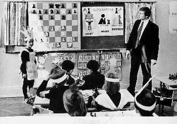 Πρωτοποριακό για την εποχή του το μάθημα σκακιού σε μαθητές του Δημοτικού