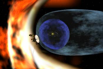 Καλλιτεχνική απεικόνιση της διαστημοσυσκευής «Βόγιατζερ 2» καθώς διέρχεται τα εξωτερικά όρια της ηλιόσφαιρας. Οπως παρατήρησαν οι επιστήμονες, με βάση τα δεδομένα που έστειλε η διαστημοσυσκευή, η ηλιόσφαιρα είναι πιεσμένη προς τα μέσα στο νότιο ημισφαίριό της.