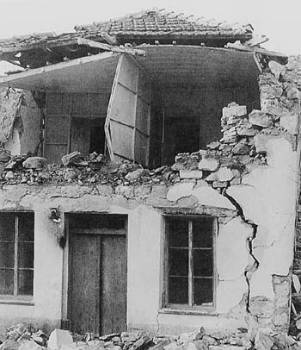 Ο σεισμός της 13ης Μάρτη του 1965, ολοκλήρωσε το «έργο» του προηγούμενου της 9ης Μάρτη όταν δεν έμεινε ούτε ένα σπίτι όρθιο στην Αλόννησο