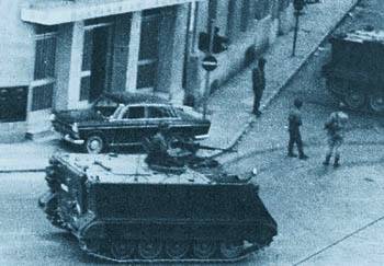 Οι συνθήκες στις οποίες πραγματοποιήθηκε η 12η Πλατιά Ολομέλεια ήταν για το ΚΚΕ εξαιρετικά δύσκολες. Χιλιάδες μέλη και στελέχη του είχαν συλληφθεί από τη στρατιωτική χούντα, ενώ το ΚΚΕ βρισκόταν δίχως Κομματικές Οργανώσεις