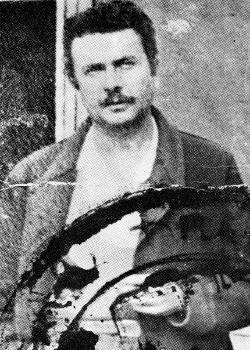 Η φωτογραφία από το δελτίο ταυτότητας του Γ. Ρίτσου στη Μακρόνησο (από το βιβλίο του Γιώργου και της Ηρώς Σγουράκη, «Γιάννης Ρίτσος» Αυτοβιογραφία)