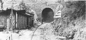 Ενταγμένο στο Σχέδιο Μάρσαλ ήταν το έργο διάνοιξης σήραγγας στα Κιούρκα Αττικής, το 1949