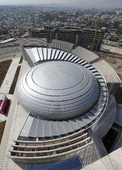 Το εντυπωσιακό κτίριο - έδρα της ΑΕ στην Αιθιοπία δημιουργήθηκε από κινεζικές κατασκευαστικές εταιρείες και κεφάλαια από το Πεκίνο και εγκαινιάστηκε μόλις πριν από τέσσερα χρόνια...