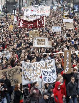 Στα τέλη του Φλεβάρη, χιλιάδες άνθρωποι κατέβηκαν στους δρόμους της Πράγας για να διαμαρτυρηθούν κατά της εκπαιδευτικής μεταρρύθμισης