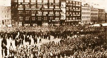 5 Μάρτη 1933: Εκλογές στη Γερμανία, χιτλερικά στρατεύματα έξω από τα γραφεία του ΚΚ