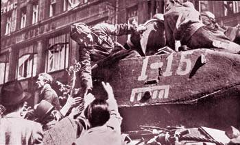 Ο Κόκκινος Στρατός απελευθερώνει την Τσεχοσλοβακία