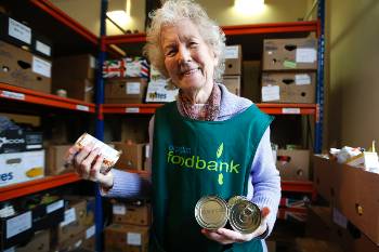 Τα τελευταία χρόνια αρκετοί Βρετανοί καταφεύγουν στις Τράπεζες Τροφίμων για να εξασφαλίσουν βασικά τρόφιμα για την επιβίωσή τους