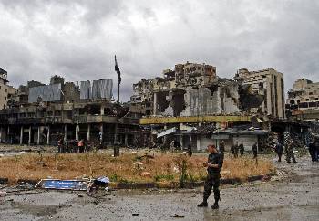 Η Χομς, αφού ρημάχτηκε από τις συγκρούσεις, εγκαταλείφτηκε από τους μισθοφόρους ισλαμιστές αντικαθεστωτικούς