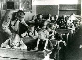 Στη ΓΛΔ, όλα τα παιδιά είχαν ίσες ευκαιρίες στην εκπαίδευση
