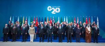 Από την «οικογενειακή» φωτογραφία του G20