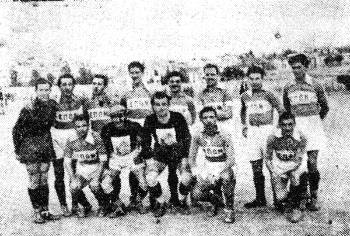 Η ομάδα ποδοσφαίρου της ΕΠΟΝ - Αθήνας