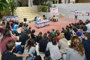 Δεκάδες φοιτητές παρακολούθησαν με ενδιαφέρον τη βιβλιοπαρουσίαση στη Φιλοσοφική Αθήνας