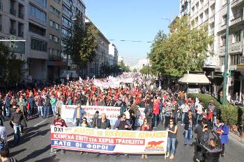 Η πορεία στην Αθήνα ανεβαίνει την Πανεπιστημίου