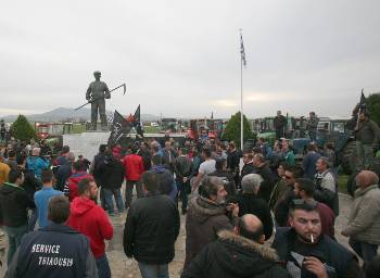 Στις 16 Φλεβάρη, οι αγρότες από το Μπλόκο της Νίκαιας βρέθηκαν ξανά στο Μνημείο του Κιλελέρ, στο πλαίσιο αποκλεισμού του κόμβου