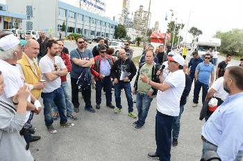 Ο δήμαρχος Πάτρας απευθύνεται στους εργαζόμενους της «Motor Oil»