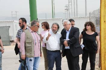 Ο δήμαρχος Χαϊδαρίου, Μιχάλης Σελέκος, συνόδευσε το κλιμάκιο του Κόμματος