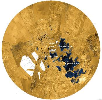 Χαρτογράφηση από το «Κασσίνι», που αποτυπώνει τις λίμνες στον βόρειο πόλο του Τιτάνα. Οι λευκές αχαρτογράφητες περιοχές είναι εκείνες πάνω από τις οποίες δεν έτυχε να περάσει ποτέ το σκάφος