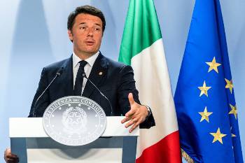 Ο σοσιαλδημοκράτης Ιταλός πρωθυπουργός εντείνει τις συναντήσεις για την καπιταλιστική κρίση και τα παίζει όλα για όλα με το δημοψήφισμα για τις μεταρρυθμίσεις στο Σύνταγμα