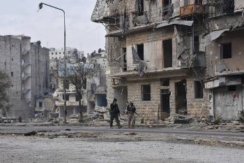 Περιπολίες του συριακού στρατού στο κατεστραμμένο Χαλέπι