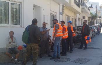 Από τη χτεσινή 4ωρη στάση εργασίας σε εργοτάξιο στο Ηράκλειο όπου την Παρασκευή σημειώθηκε νέο σοβαρό εργατικό «ατύχημα»